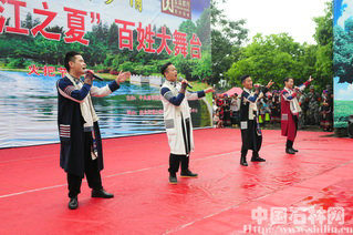 洛之玛演唱《永远撒尼人》