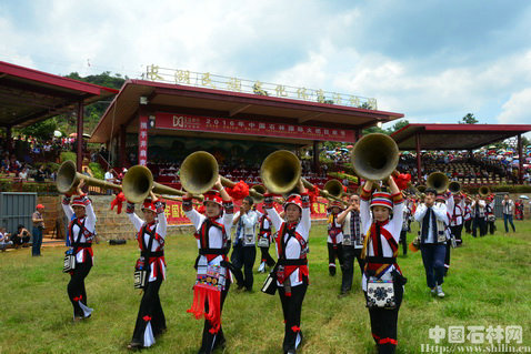 6、过山号吹响火把节的序曲
