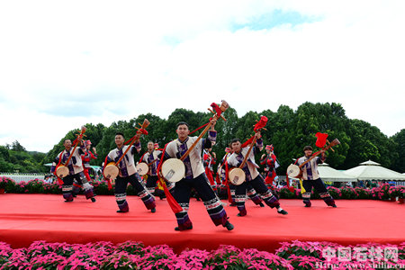 开幕现场歌舞表演