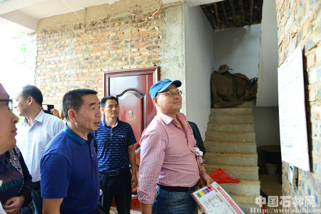 2、督查圭山镇尾乍黑村建档立卡户危房改造