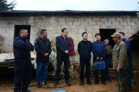 1、走访北小村贫困户陈荣明_1