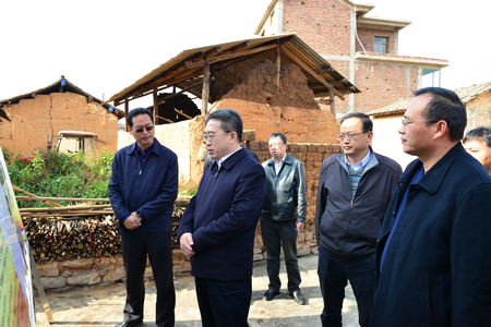 1、现场听取石林县脱贫攻坚工作汇报