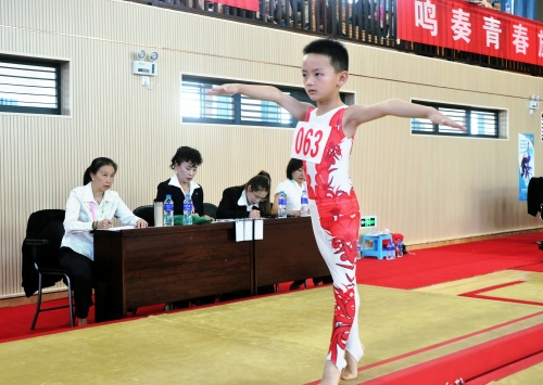 图1、平衡木比赛