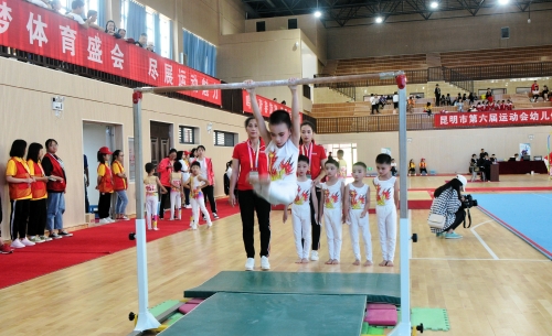 图6、单杠比赛