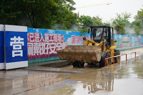 防止工程车“带泥上路”