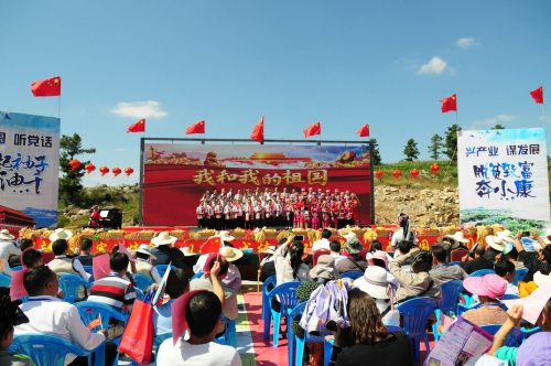歌唱《我和我的祖国》