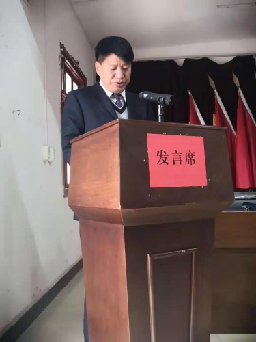 乡长做报告