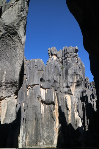 石峰簇拥（刘莎摄）