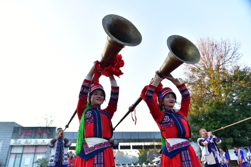 吹起过山号（李昆摄）