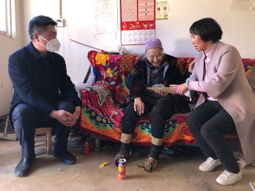 一、2.县人大万主任，县政协岭副主席，镇党委王书记慰问困难党员，贫困残疾人，困难群众