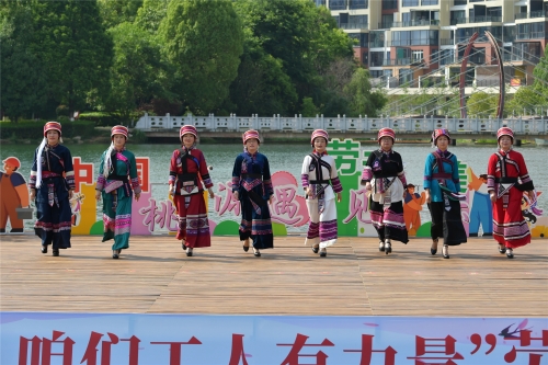 民族走秀表演现场