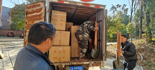发放防火物资